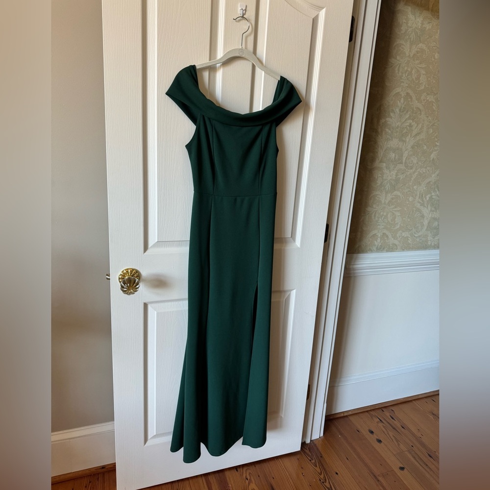Green off the shoulder Windsor long dress